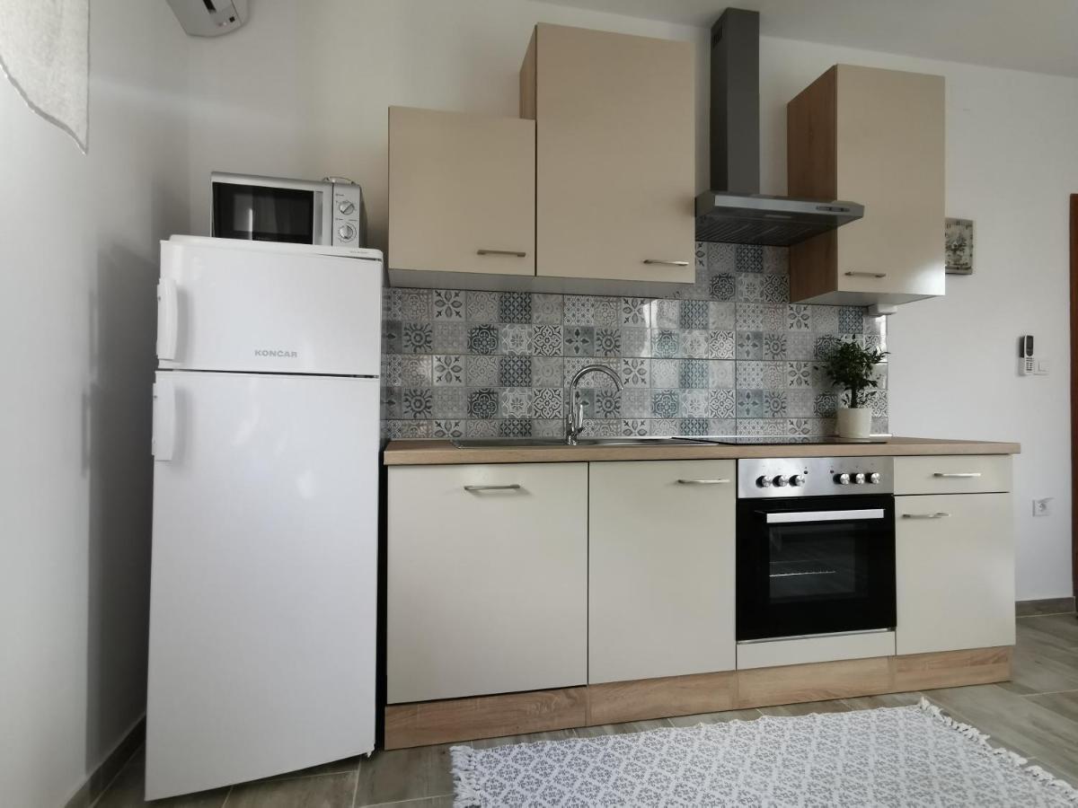 Apartments Lucia Pag Town Zewnętrze zdjęcie