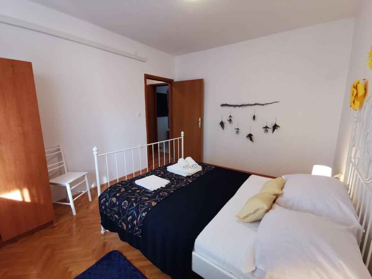 Apartments Lucia Pag Town Zewnętrze zdjęcie