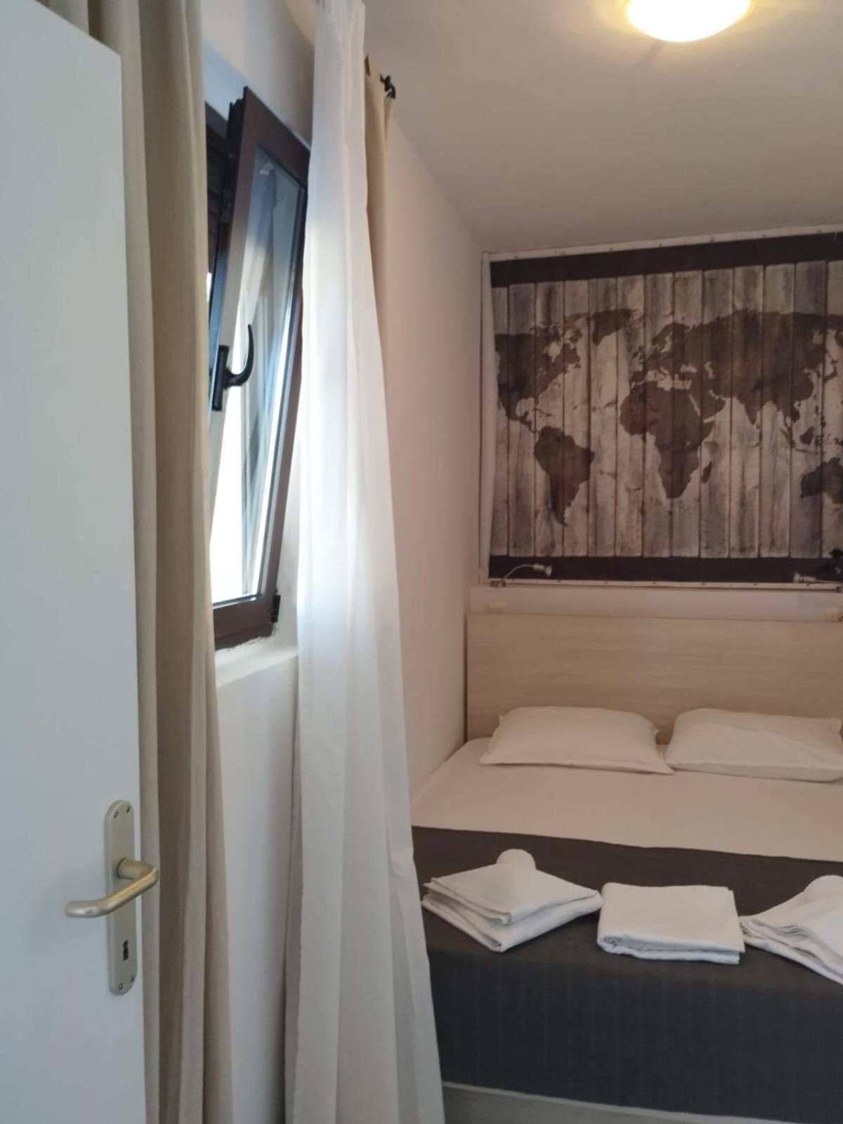 Apartments Lucia Pag Town Zewnętrze zdjęcie