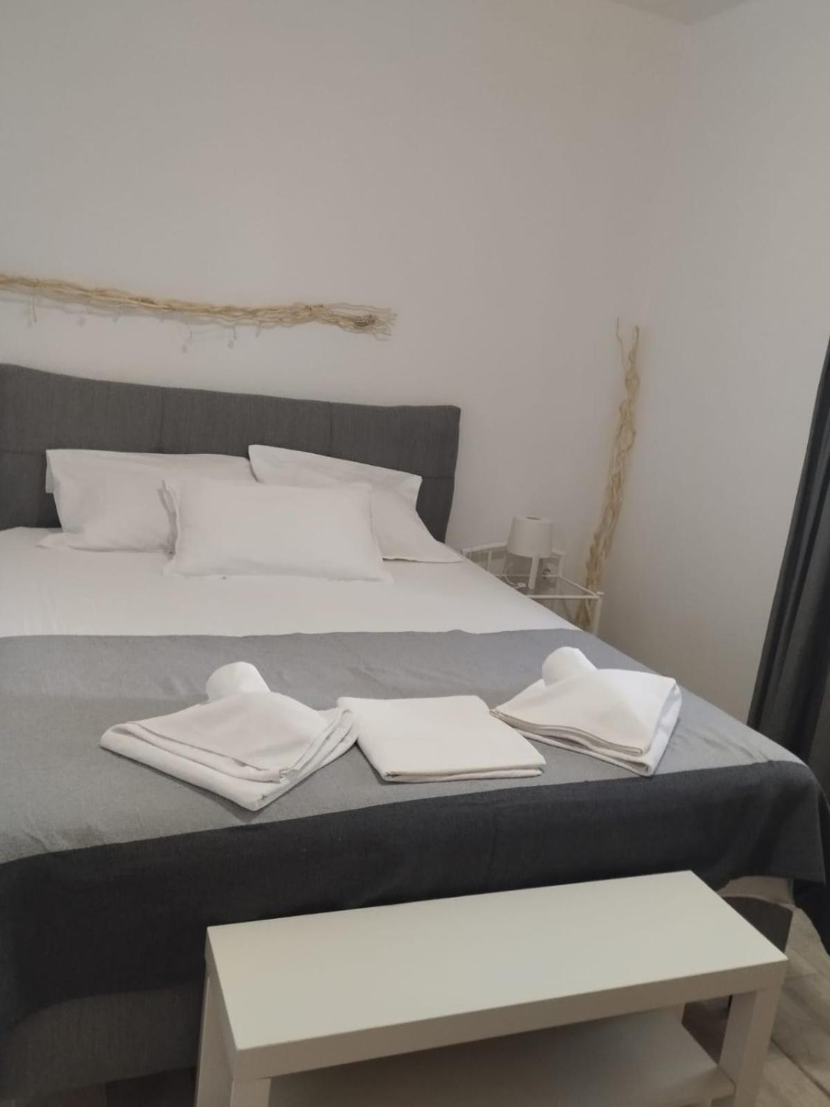 Apartments Lucia Pag Town Zewnętrze zdjęcie